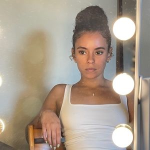 Meet your Posher, Hilary